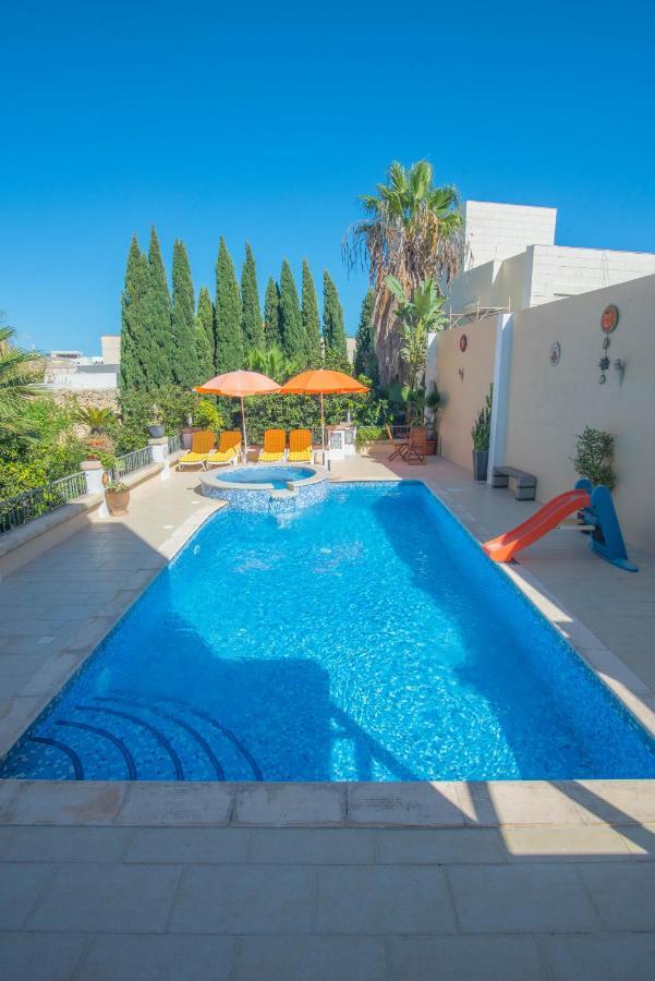 Central Villa Flatlet With Pool - Free Parking And Wifi Lija Bagian luar foto