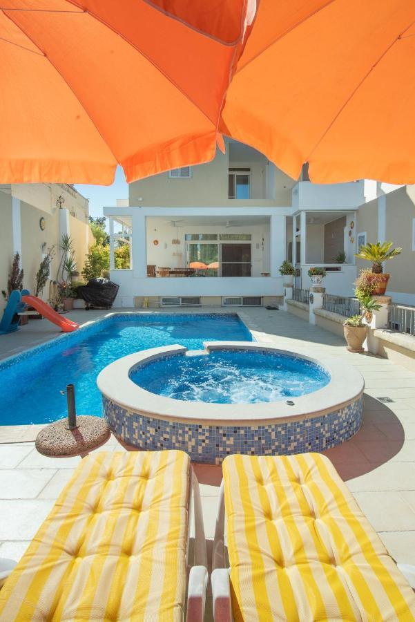 Central Villa Flatlet With Pool - Free Parking And Wifi Lija Bagian luar foto