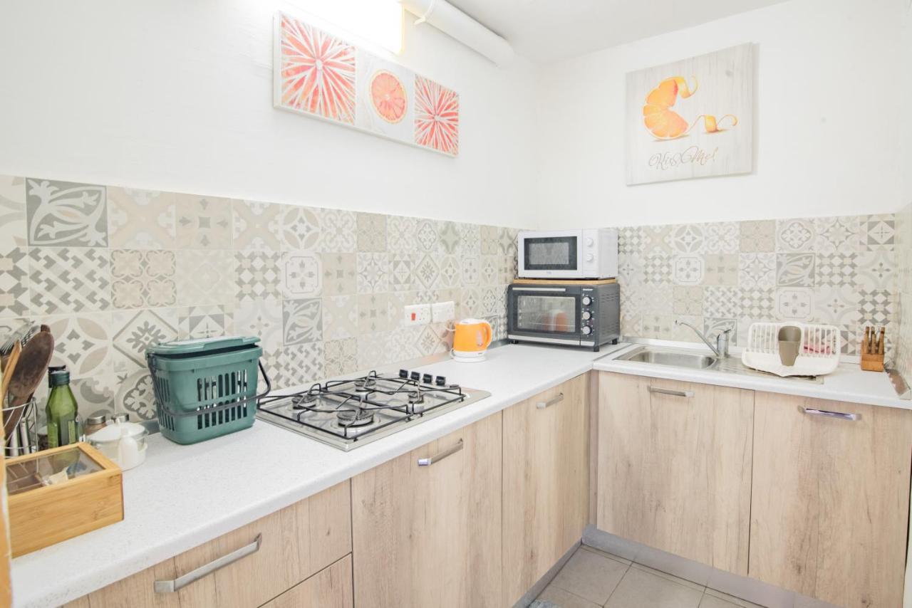 Central Villa Flatlet With Pool - Free Parking And Wifi Lija Bagian luar foto