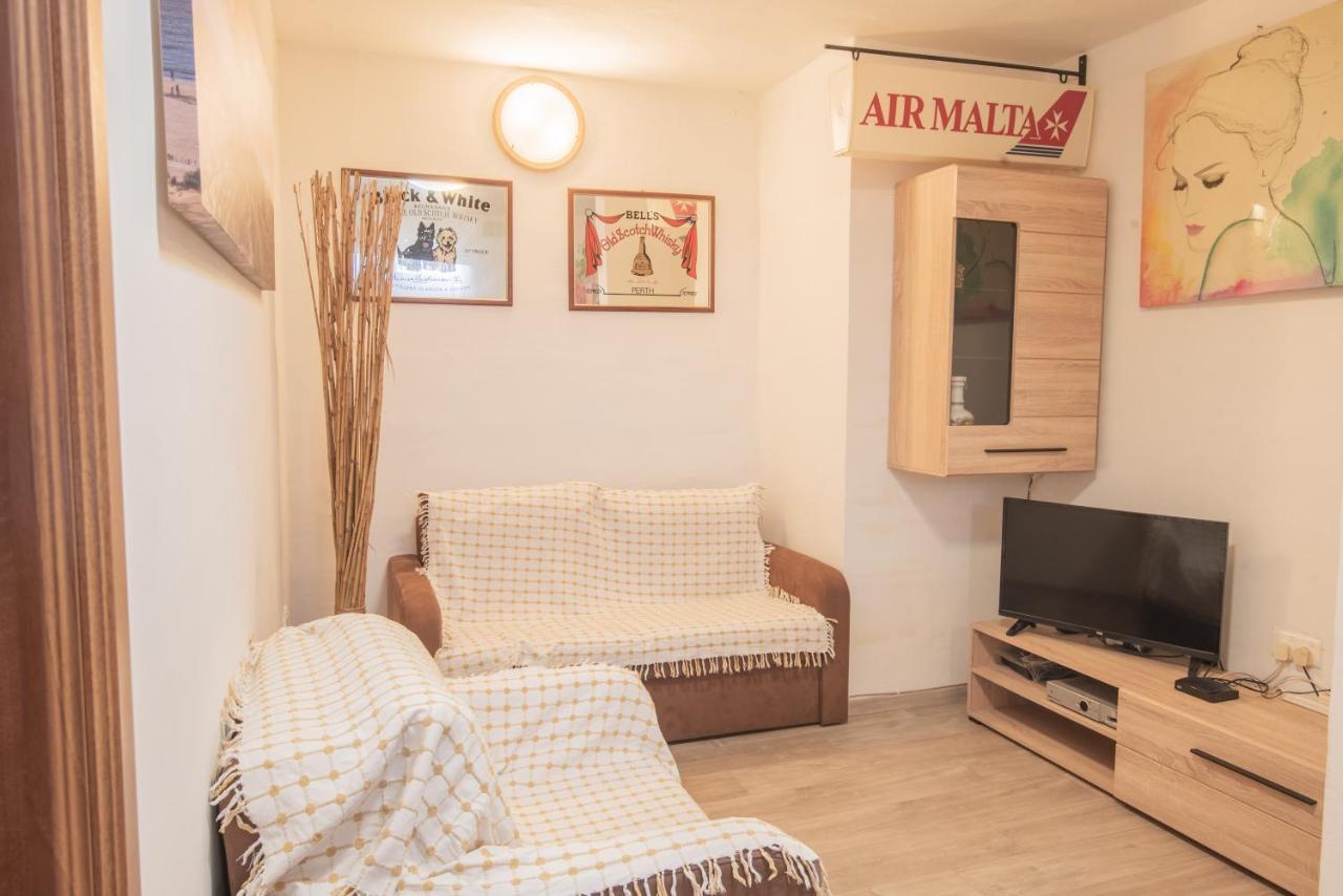 Central Villa Flatlet With Pool - Free Parking And Wifi Lija Bagian luar foto